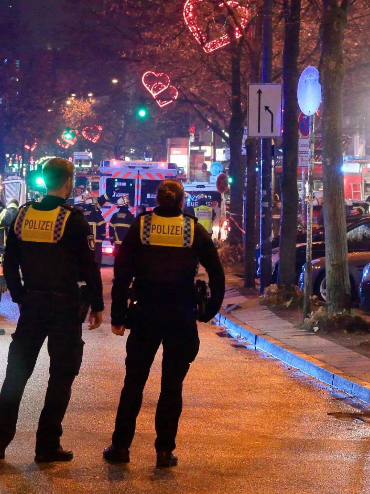 Bild zu: "Reeperbahn komplett gesperrt"