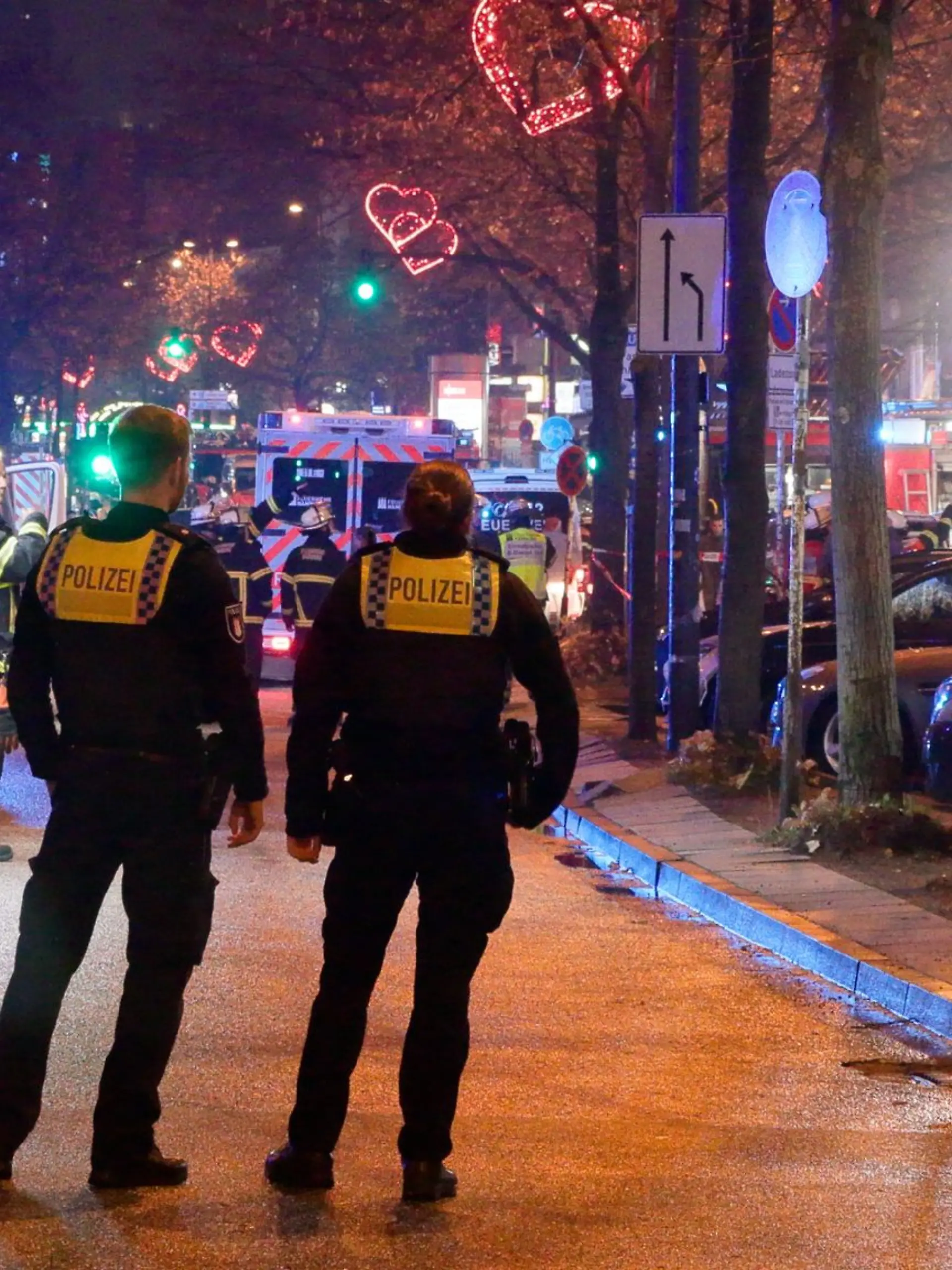 Bild zu: "Reeperbahn komplett gesperrt"