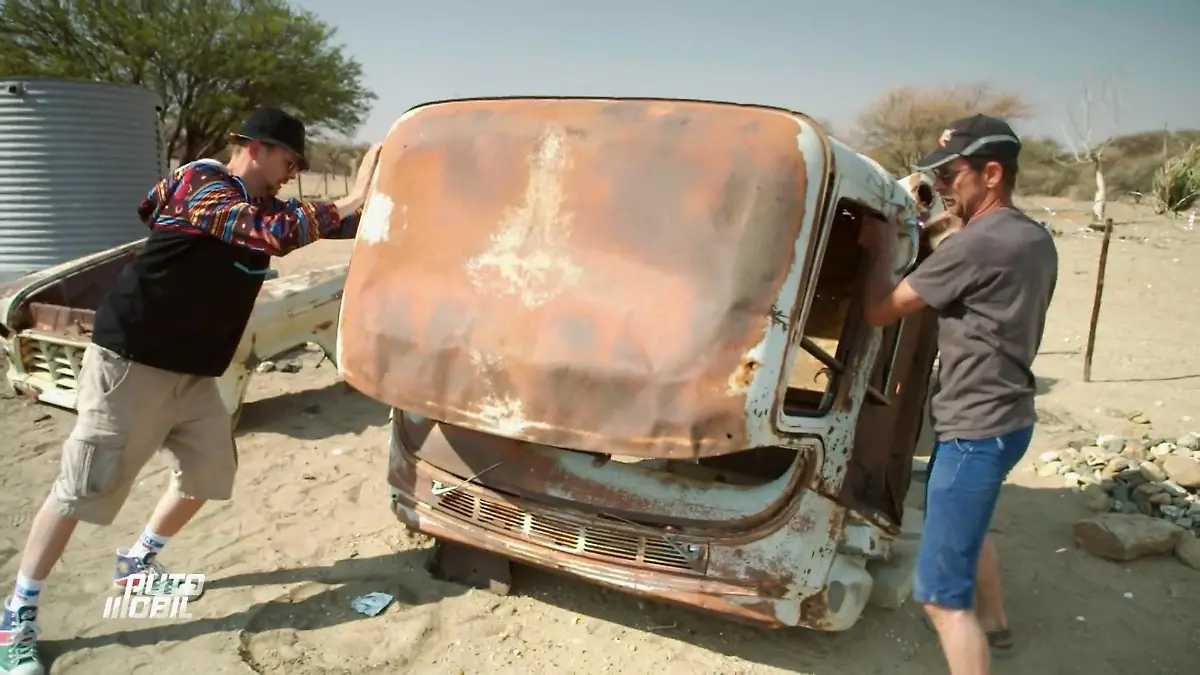 Ees und Onkel Fiedel restaurieren einen historischen VW Bulli Leidenschaft für Legenden auf Rädern