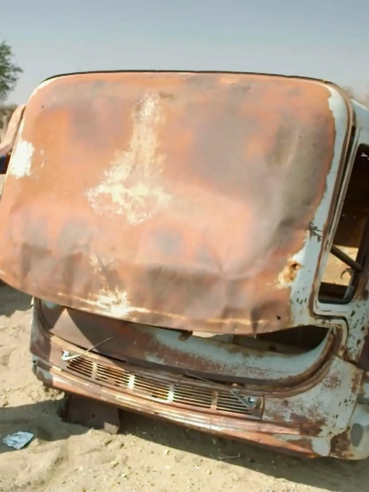 Bild zu: "Ees und Onkel Fiedel restaurieren einen historischen VW Bulli"