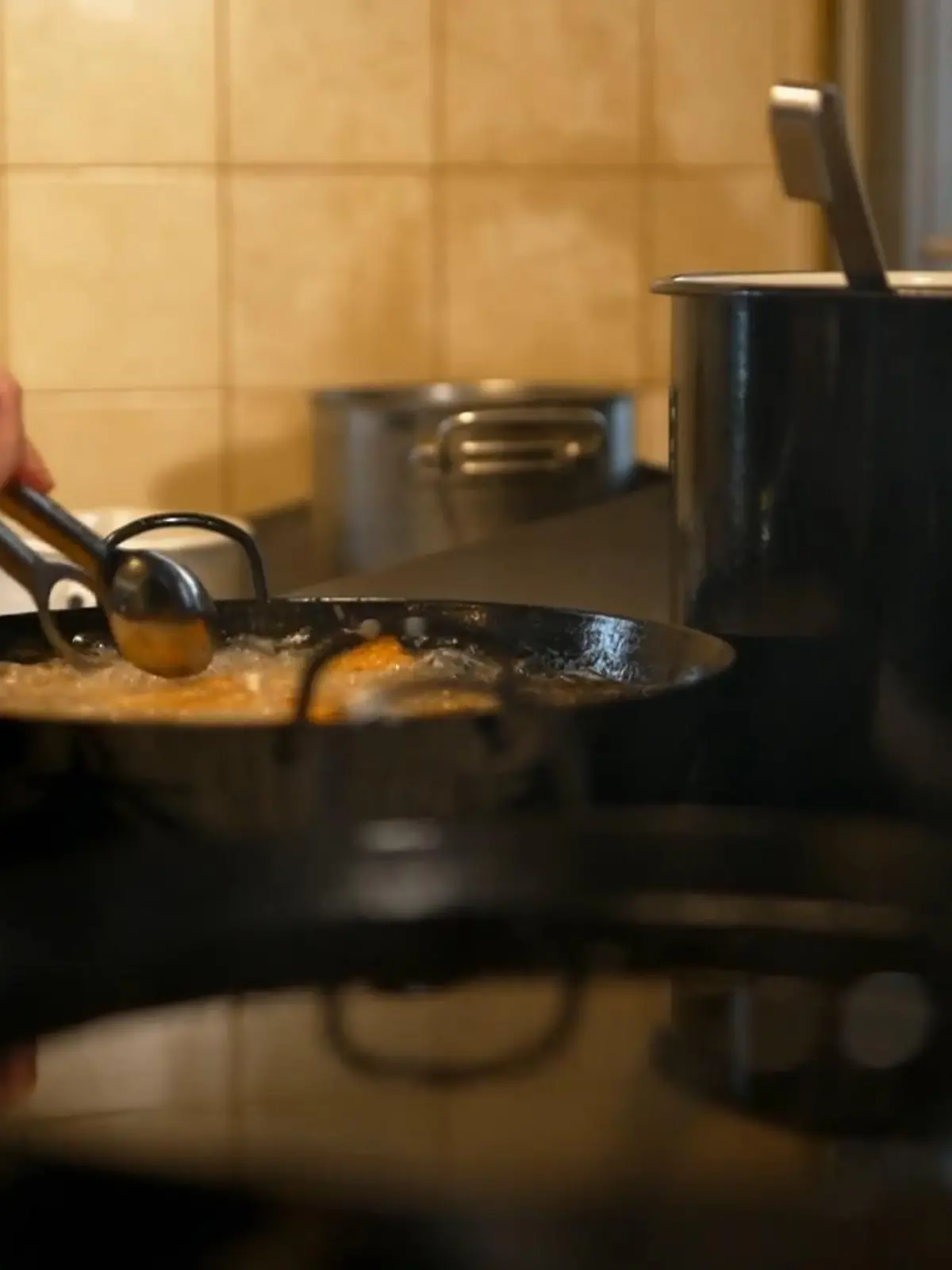 Bild zu: "Sebastian Lege setzt beim Schnitzel auf Schweineschmalz"