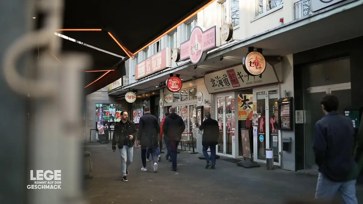 Sebastian Lege entdeckt in Düsseldorf das japanische Tonkatsu Schnitzel trifft fernöstliche Küche