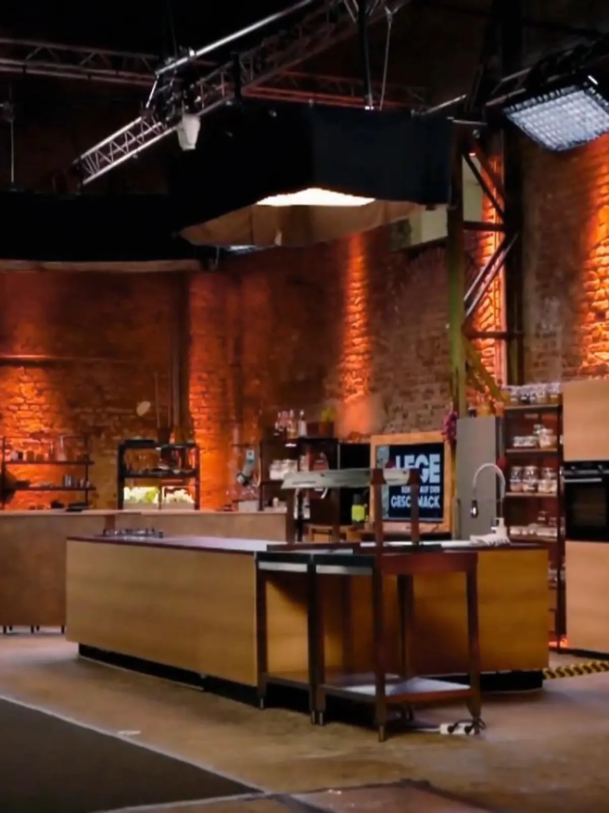 Bild zu: "Sebastian Lege kürt im großen Finale sein perfektes Schnitzel"