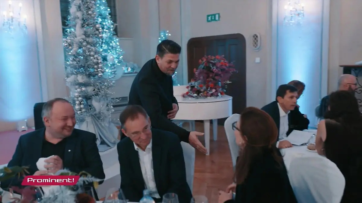 Alles dreht sich um Tim Mälzer Grund zum feiern