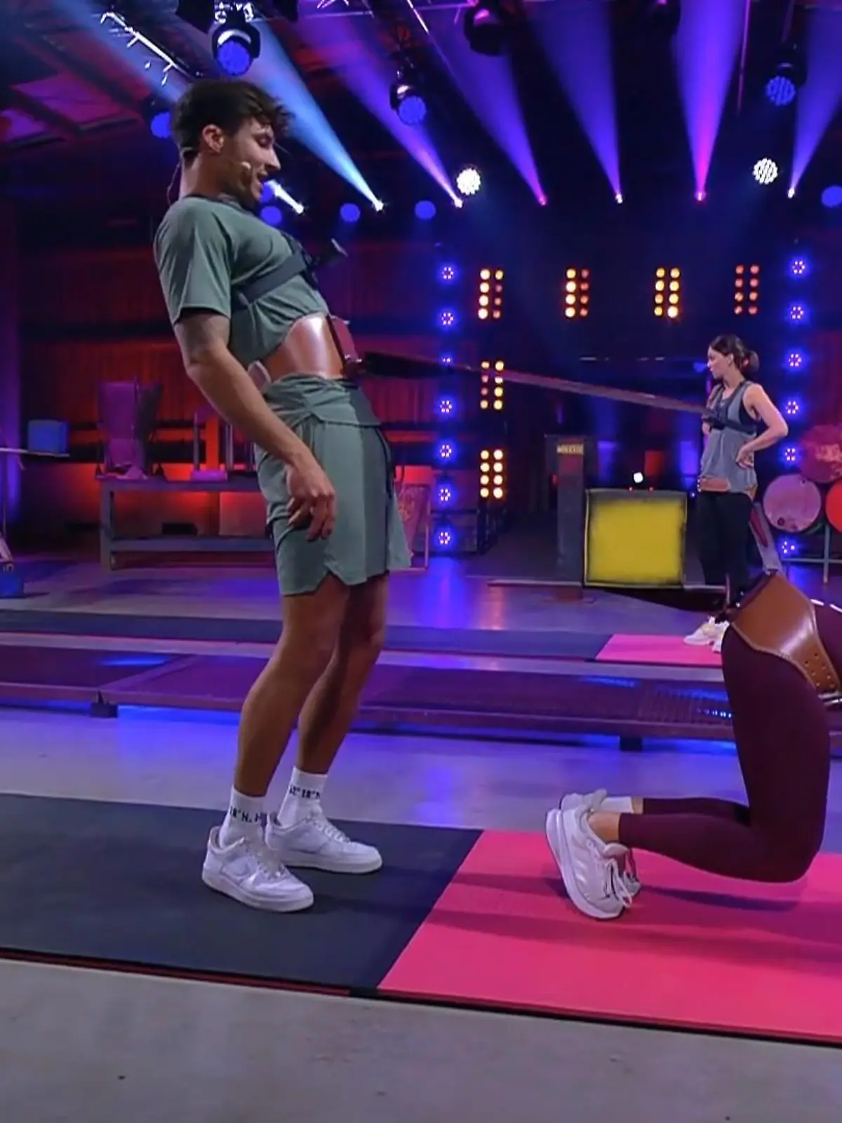 Bild zu: "Beide Teams geben beim Spiel alles"