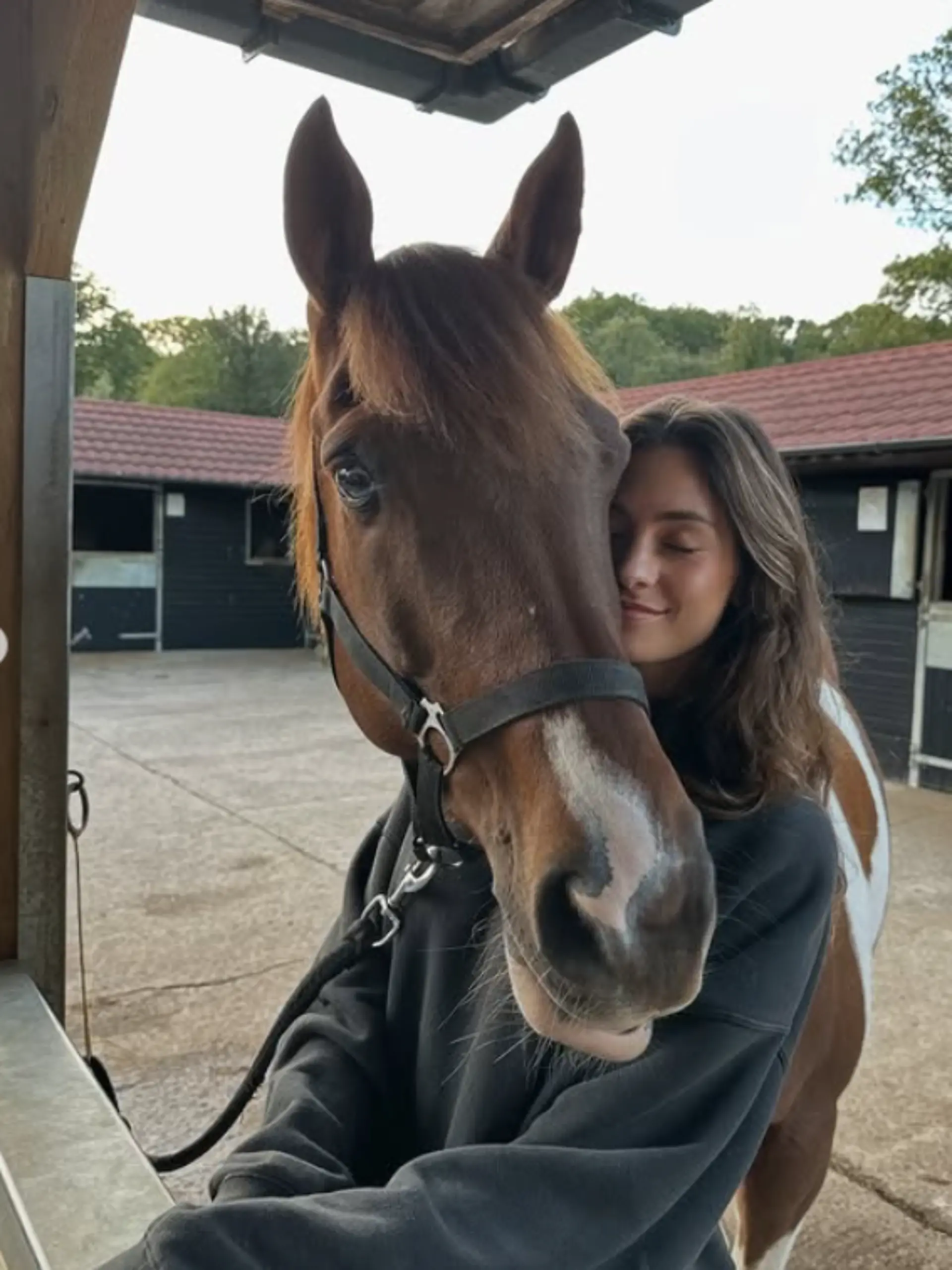 Bild zu: "Sophia Havertz in tiefer Trauer um ihr geliebtes Pferd"