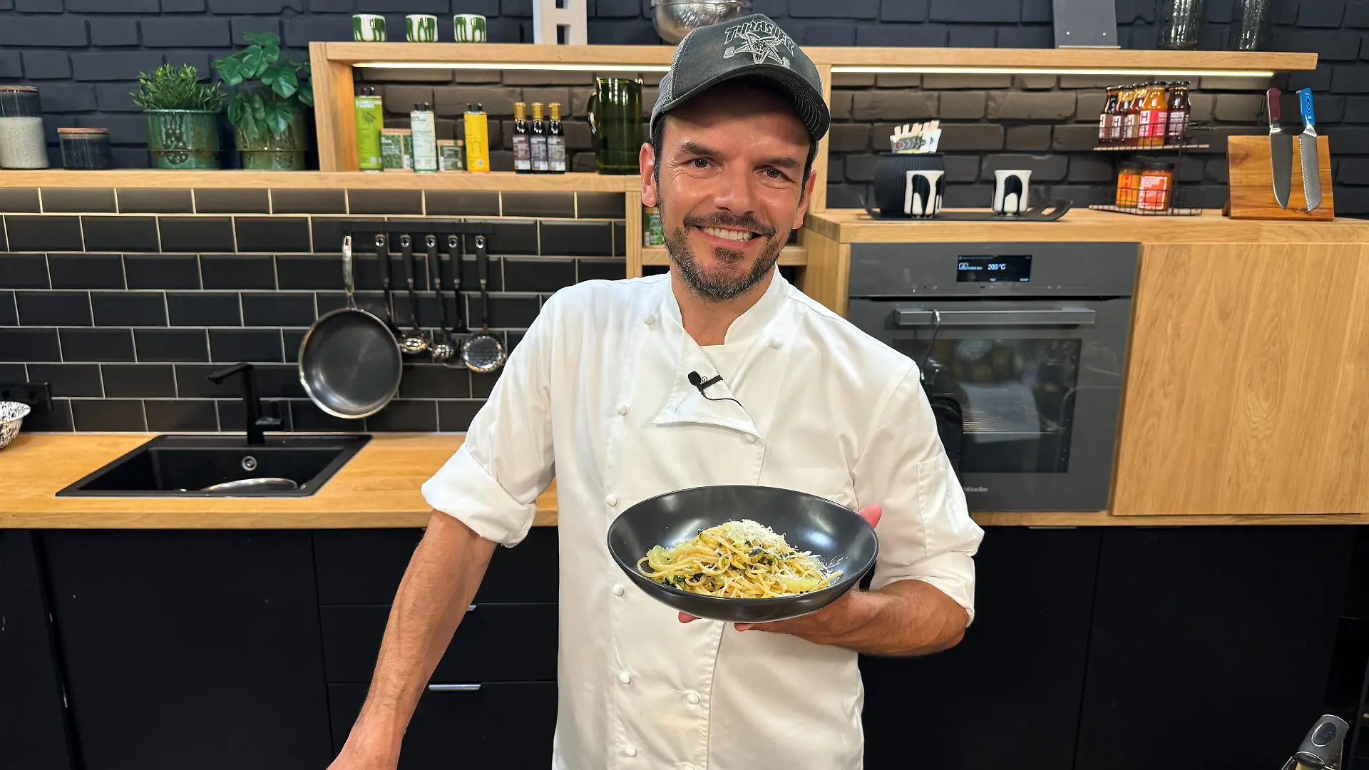Bild zu: "Hensslers Spaghetti mit Salbei und Limette geben euch den Frische-Kick"