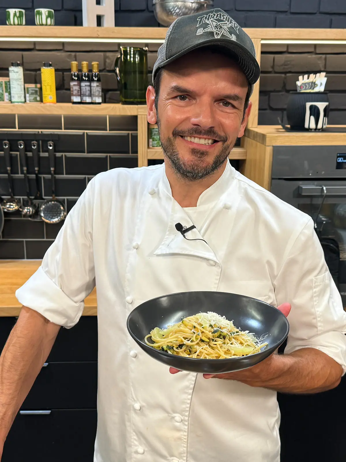 Bild zu: "Spaghetti mit Salbei, Zucchini und Limette"