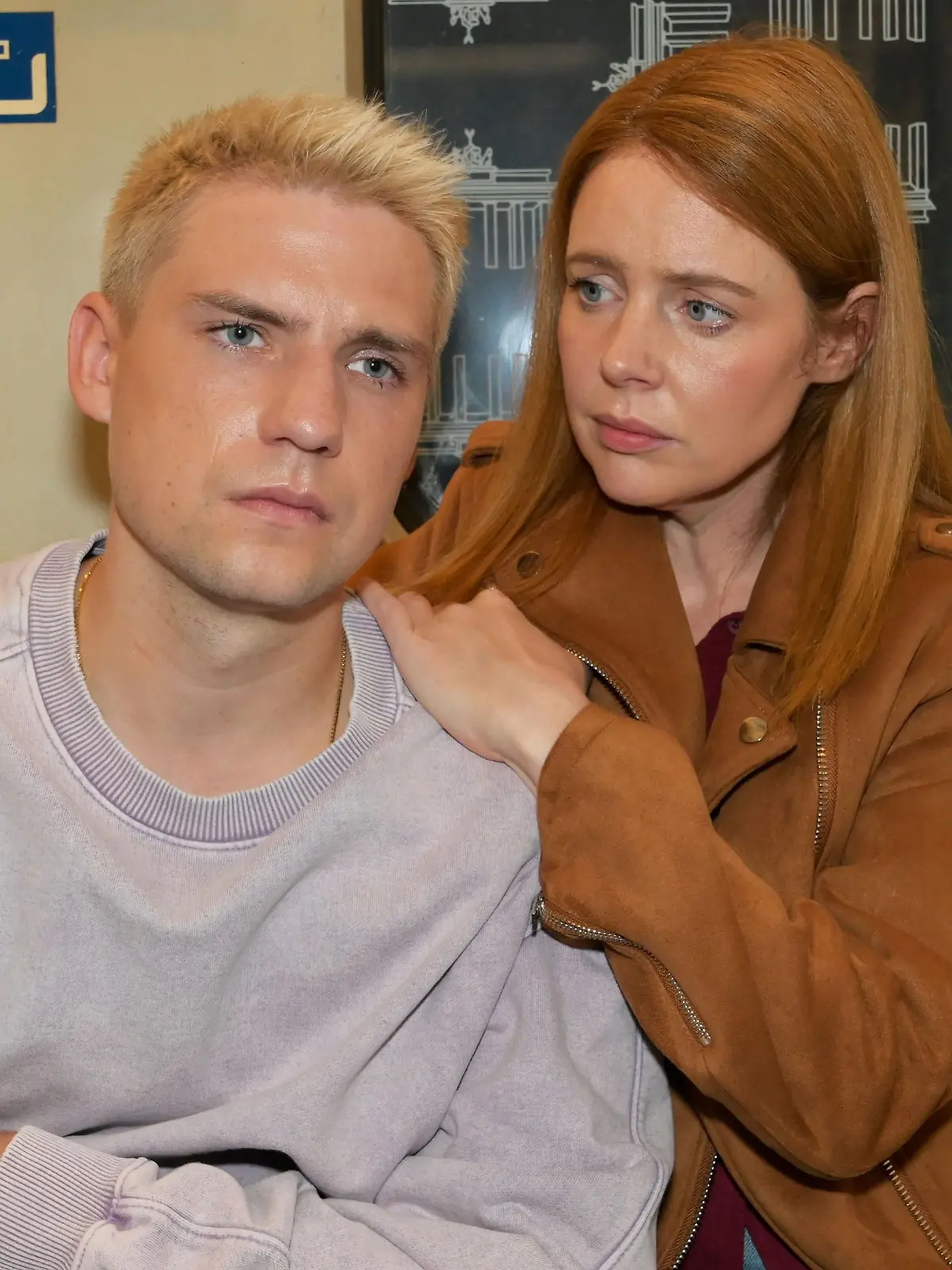 Toni (Olivia Marei) macht Moritz (Lennart Borchert) klar, dass er für Robin nichts tun kann.

+++ Die Verwendung des sendungsbezogenen Materials ist nur mit dem Hinweis und Verlinkung auf RTL+ gestattet. +++