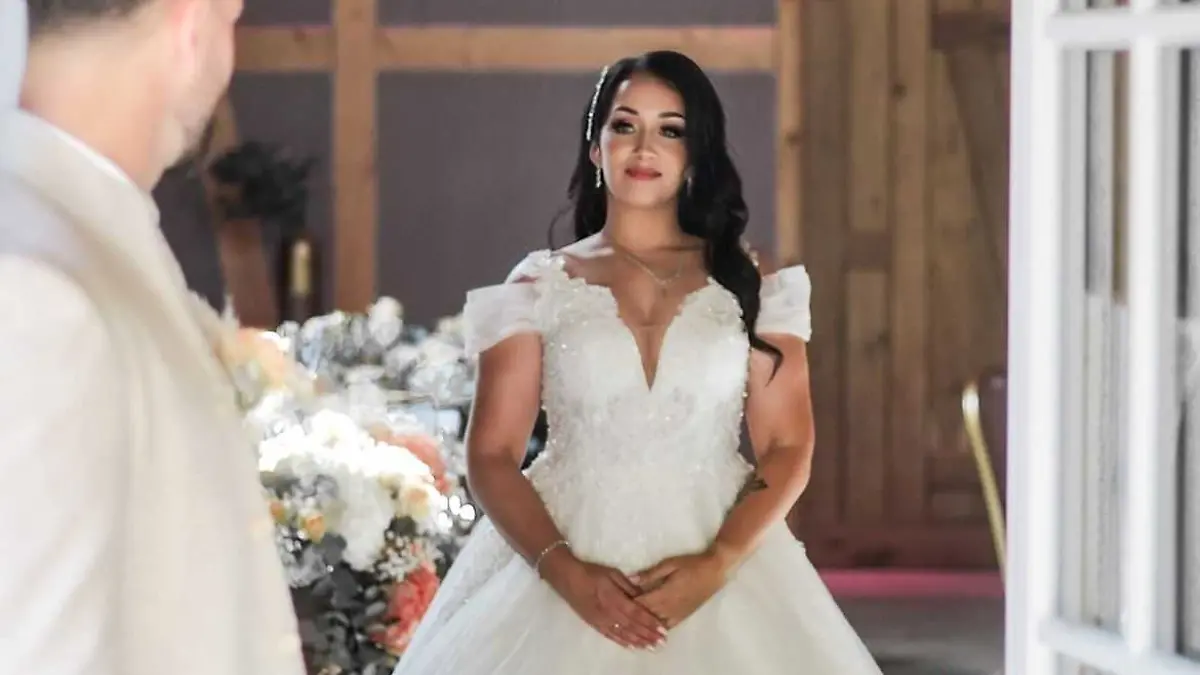 Deniz Kosek ist Halbschwester von Mesut Özil und feierte vor Kurzem ihre Hochzeit