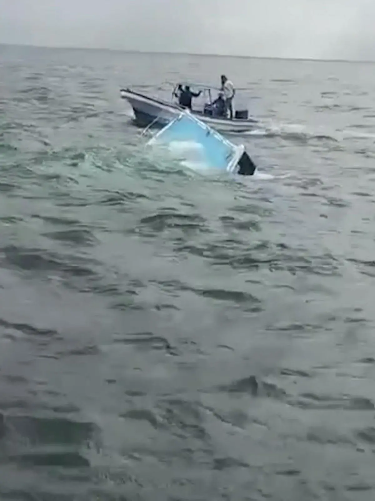 Bild zu: "Kreuzfahrer-Ausflugsboot gekentert!"