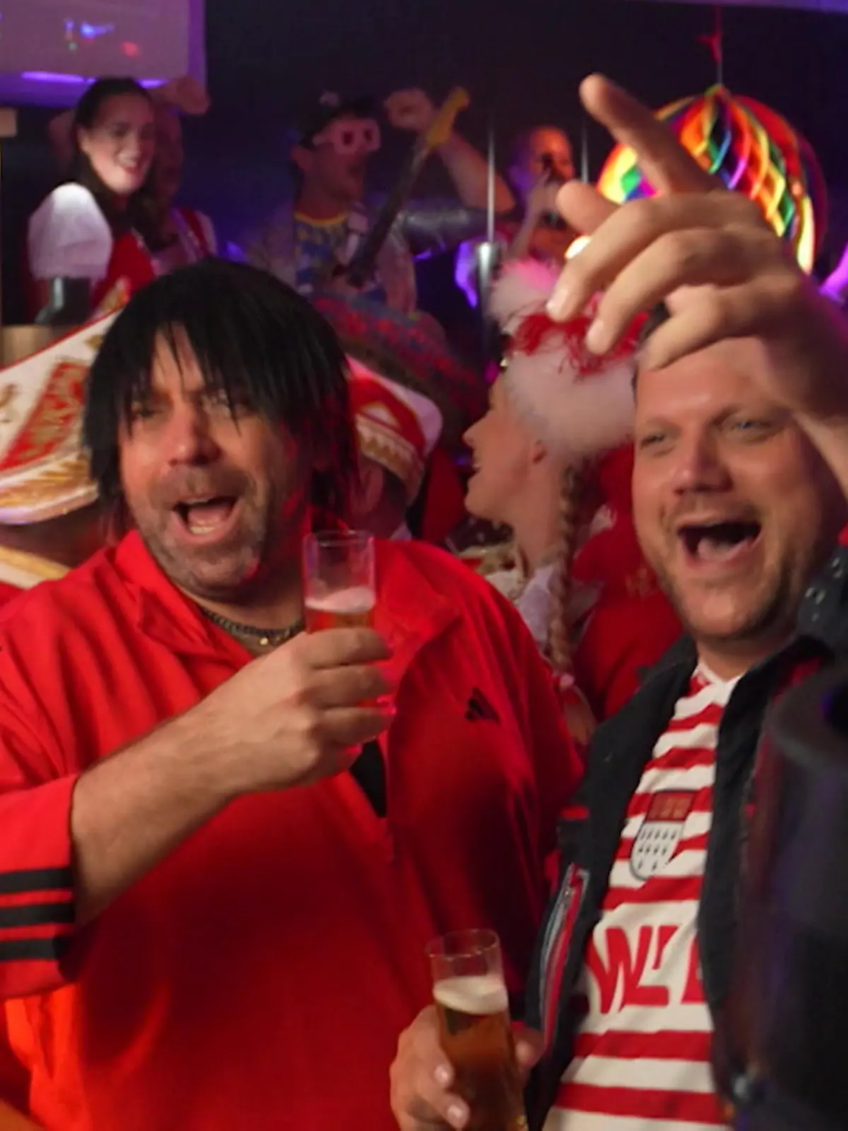 Bild zu: "Ikke mag Karneval! Ballermann-Star lässt das kölsche Hüftgold beben"