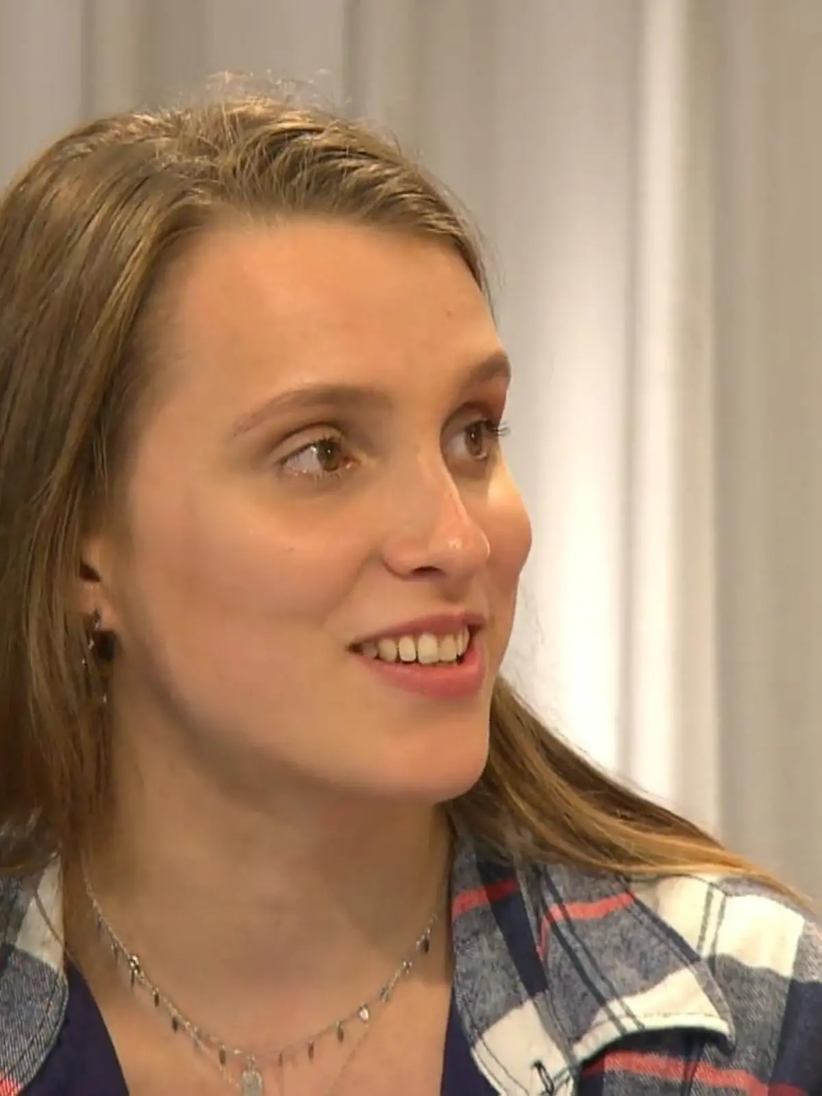 Bild zu: "So bewertet die Konkurrenz Nadines Hahnentritt-Look"