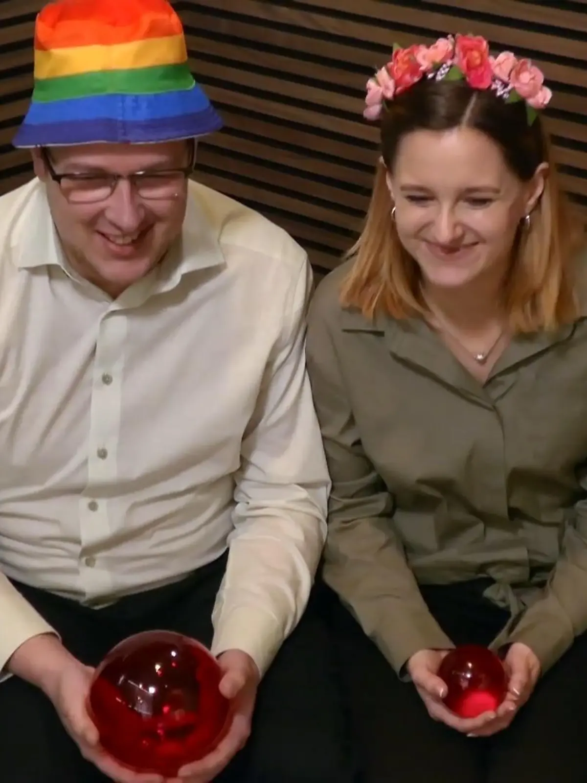 Bild zu: "Viktoria wünscht sich mehr Nähe"