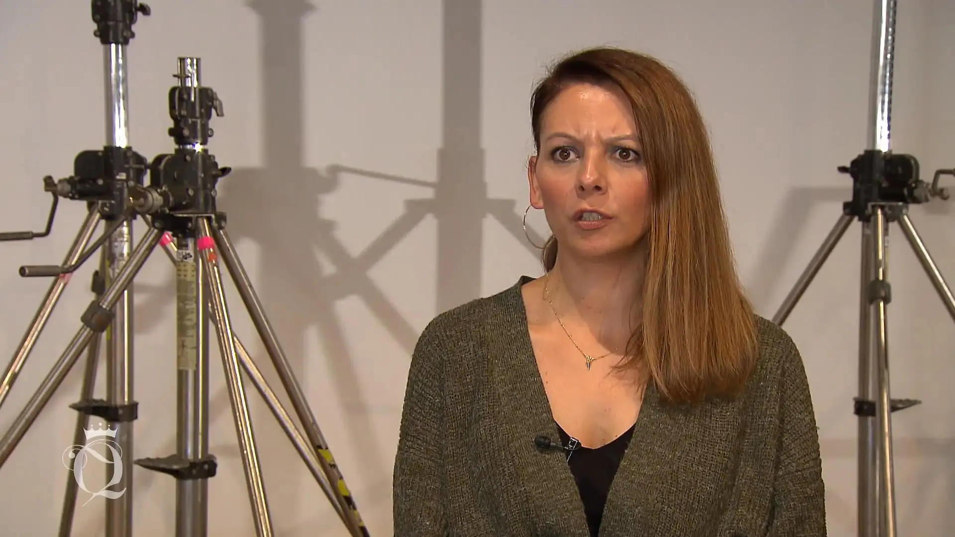 Nadine findet Jaras Outfit "nicht überragend" "Alles sehr zu und hochgeschnürt"