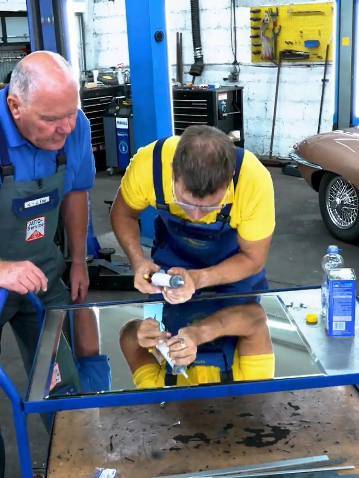 Bild zu: "So funktioniert Bremsflüssigkeit"