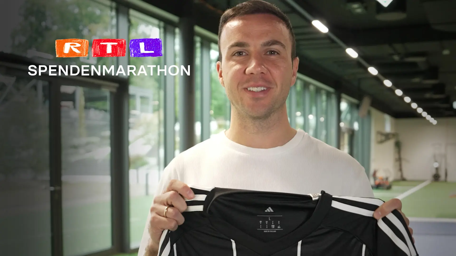 Mach mit beim RTL Spendenmarathon! Deine Chance auf ein signiertes Eintracht-Trikot Mit Tickets gegen Borussia Dortmund!
