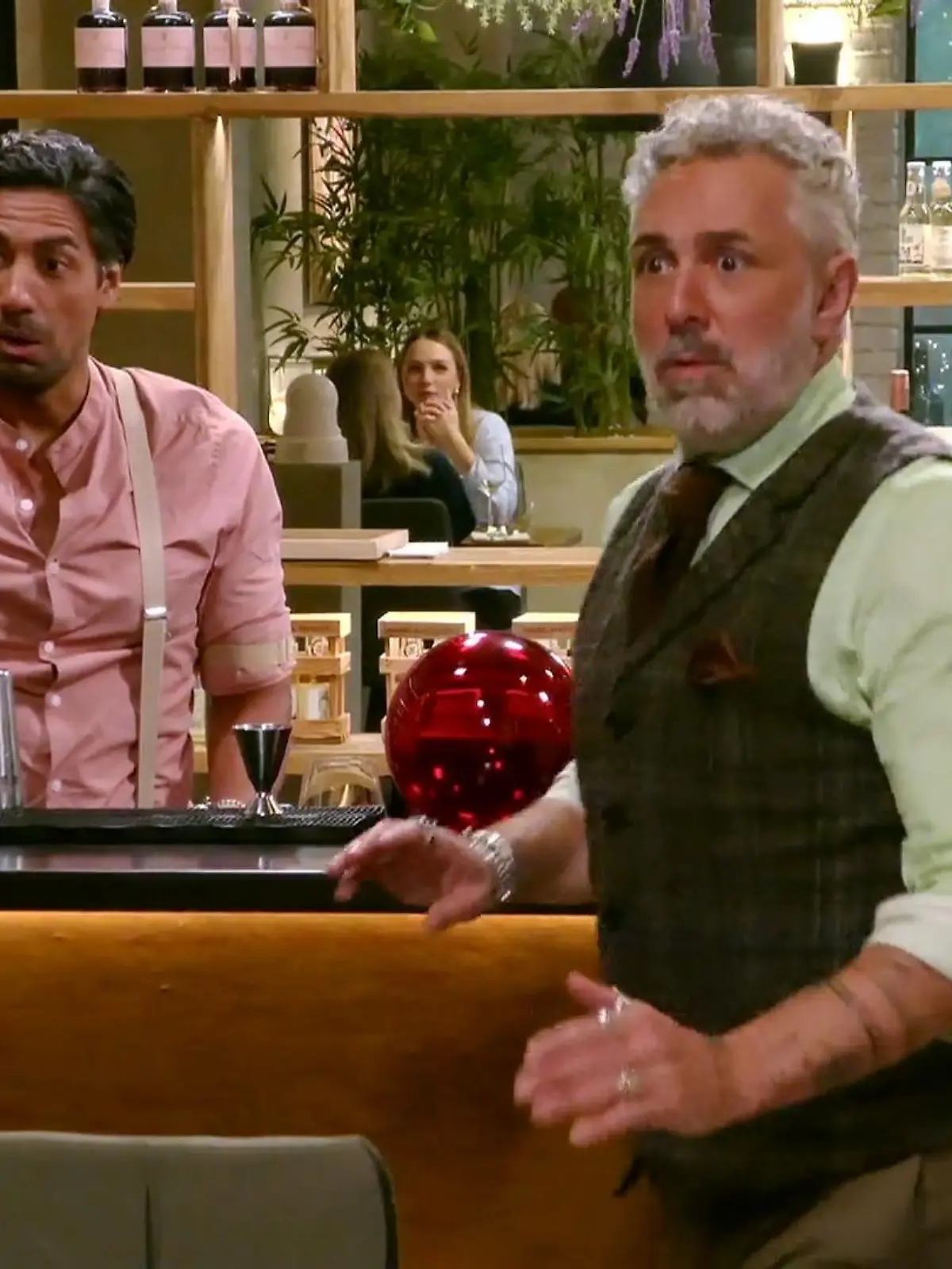 Bild zu: "Von vorne ist Sarah "positiv überrascht!""