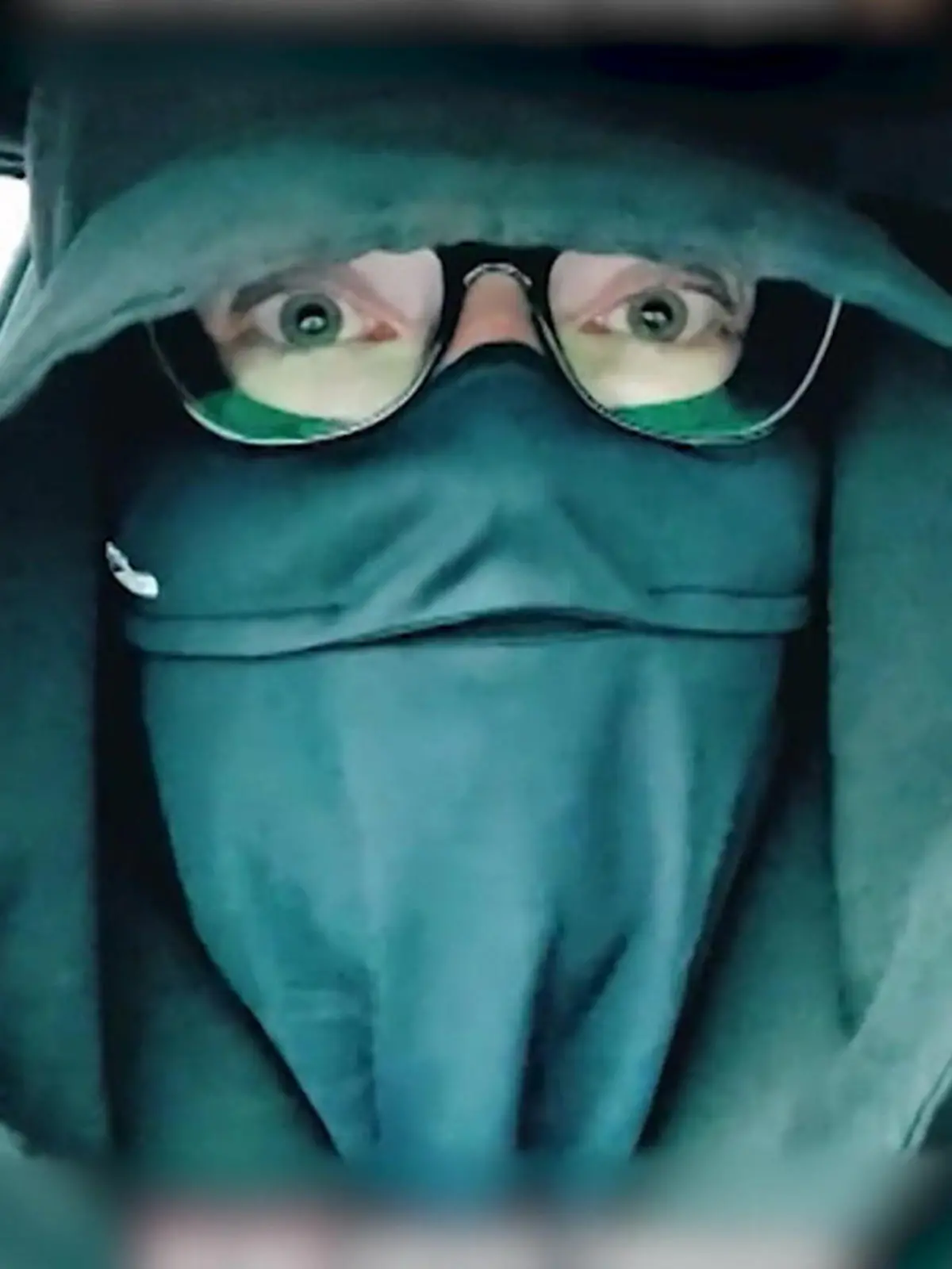 Bild zu: "Ein Dasein im Dunkeln! 20 Sekunden Sonne sind für Emily (36) lebensgefährlich"