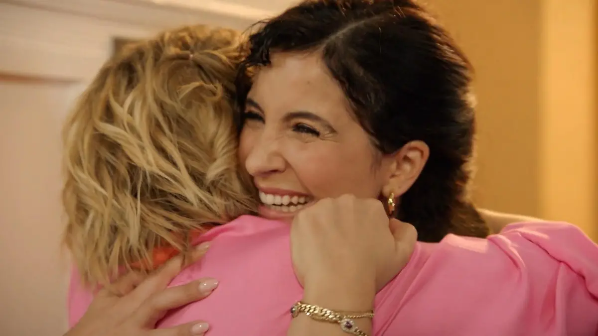 Yvonne kann ihre Tochter endlich wieder in die Arme schließen