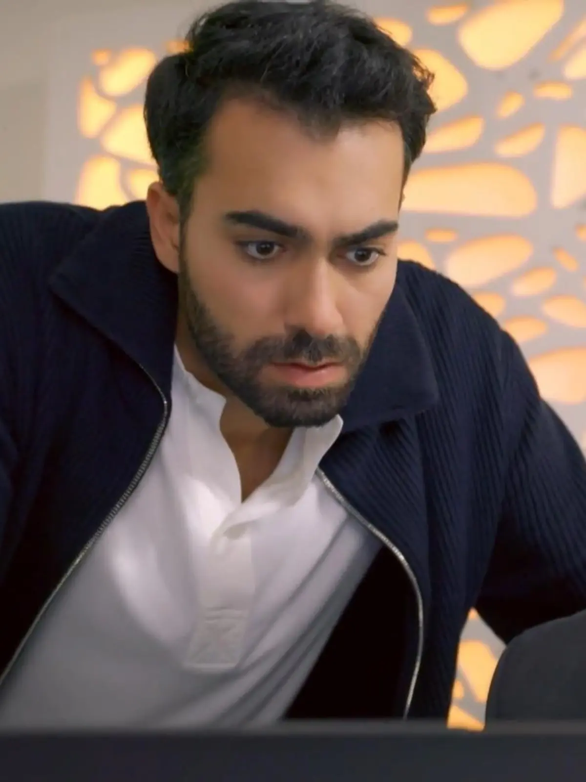 Unter uns: Baris erfährt etwas Beunruhigendes über Cillys Flug