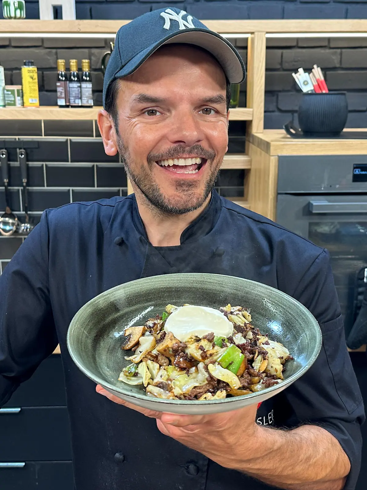 Bild zu: "Deftige Spitzkohl-Hackfleisch-Pfanne"