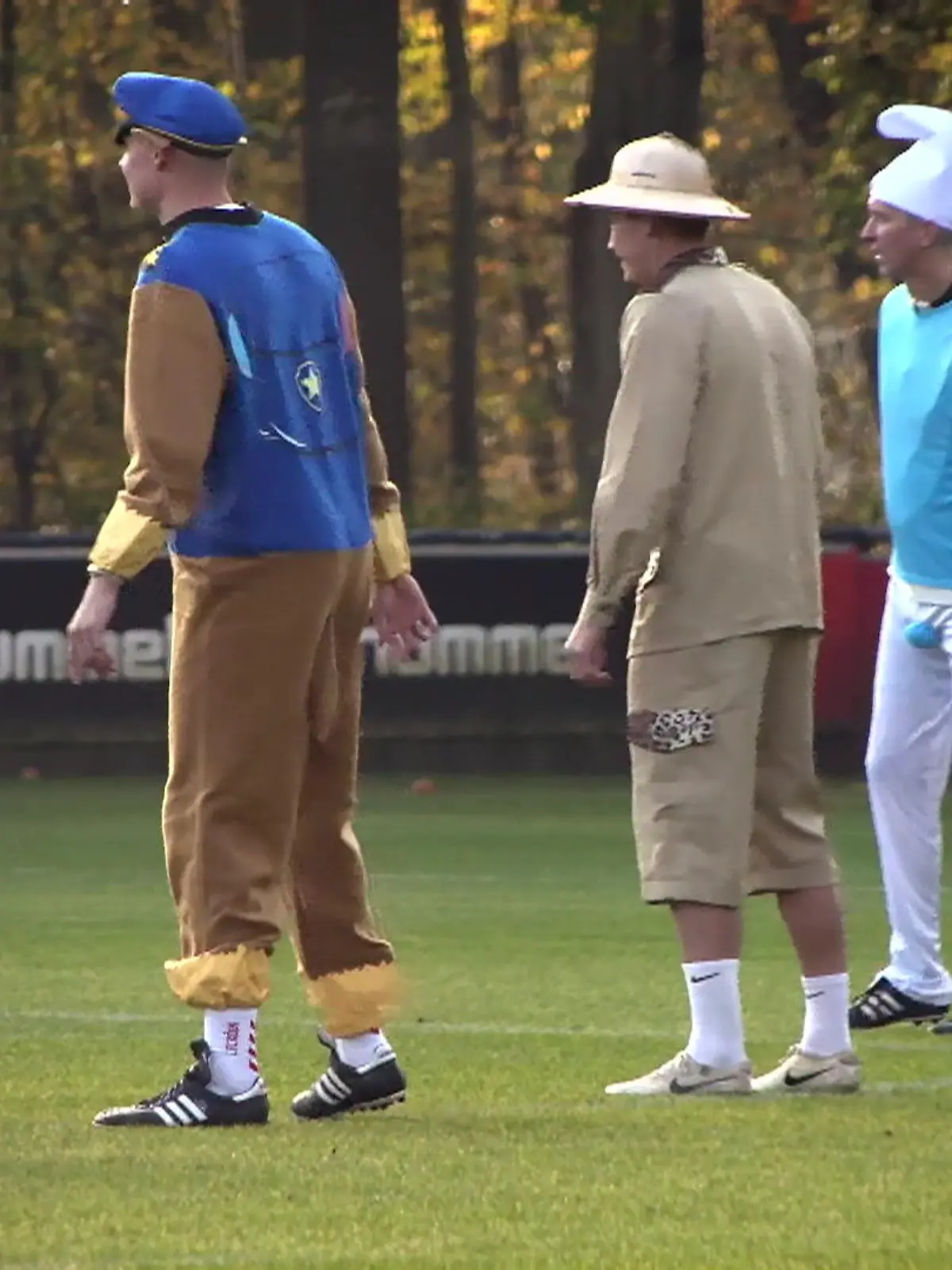 Bild zu: "Training Alaaf! Mit diesen irren Kostümen verzücken die Profis vom 1. FC Köln"