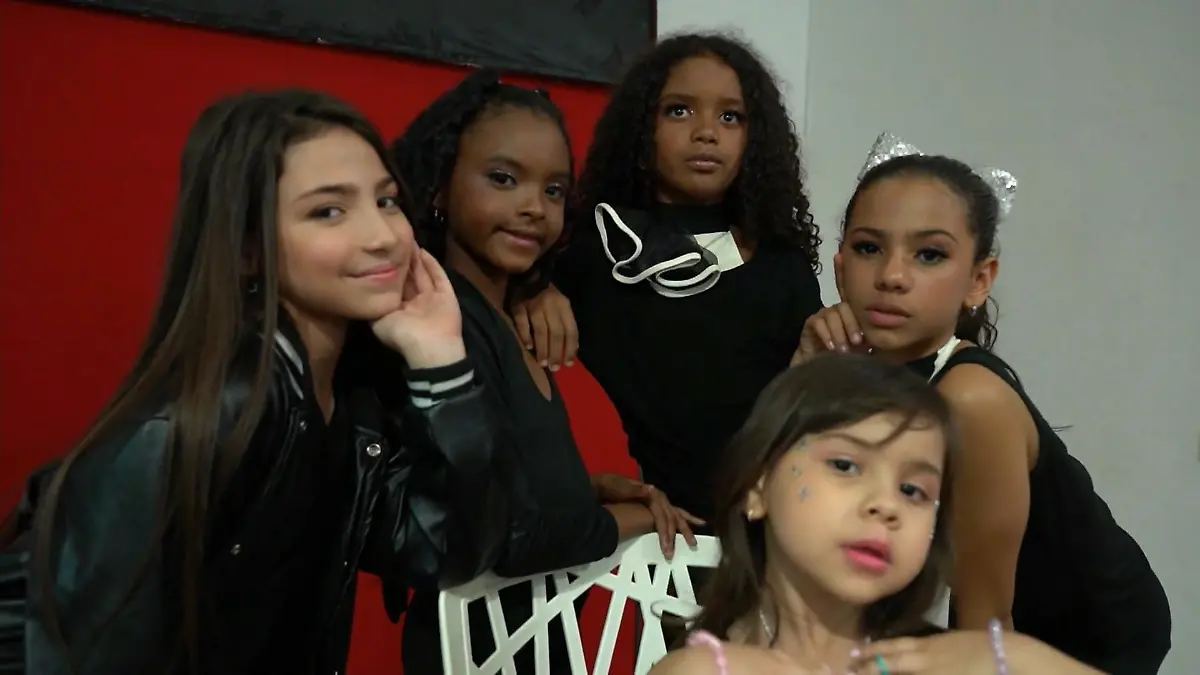 Modelschule in Venezuela verkauft Hoffnung auf ein besseres Leben Mädchen-Träume