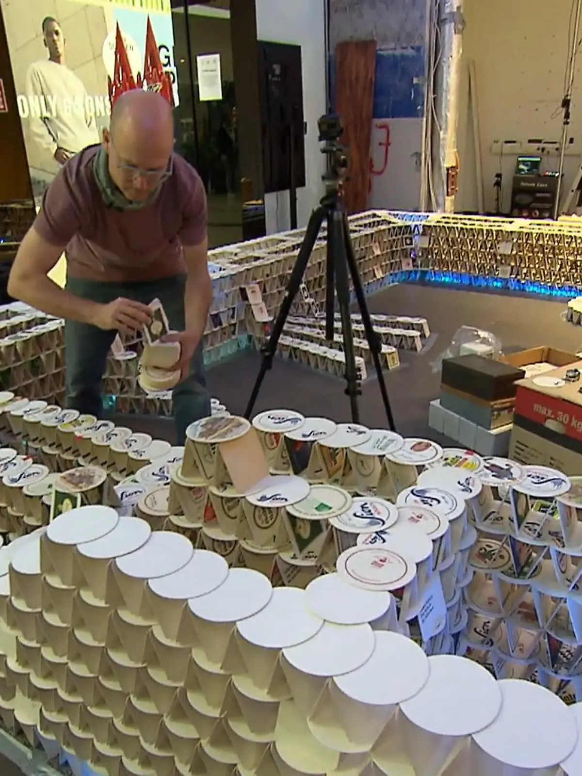 Bild zu: "Weltrekord mit Bierdeckeln"