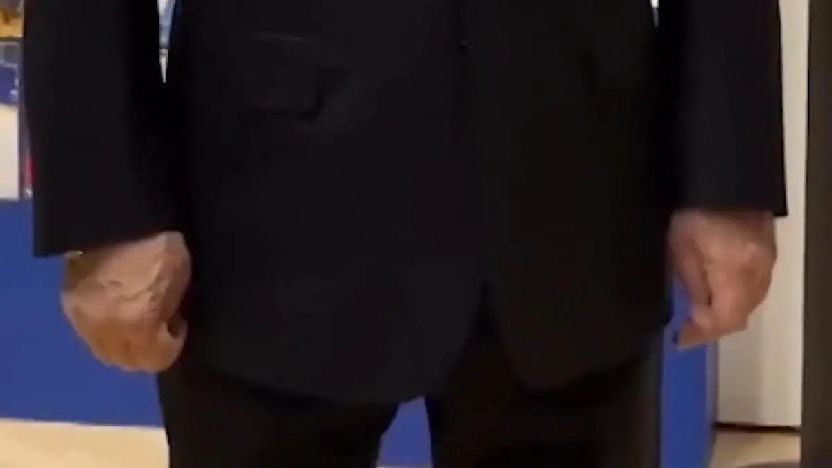 Wladimir Putins Hand sorgt für Diskussionen – ist der Kreml-Chef krank? Adern treten deutlich hervor