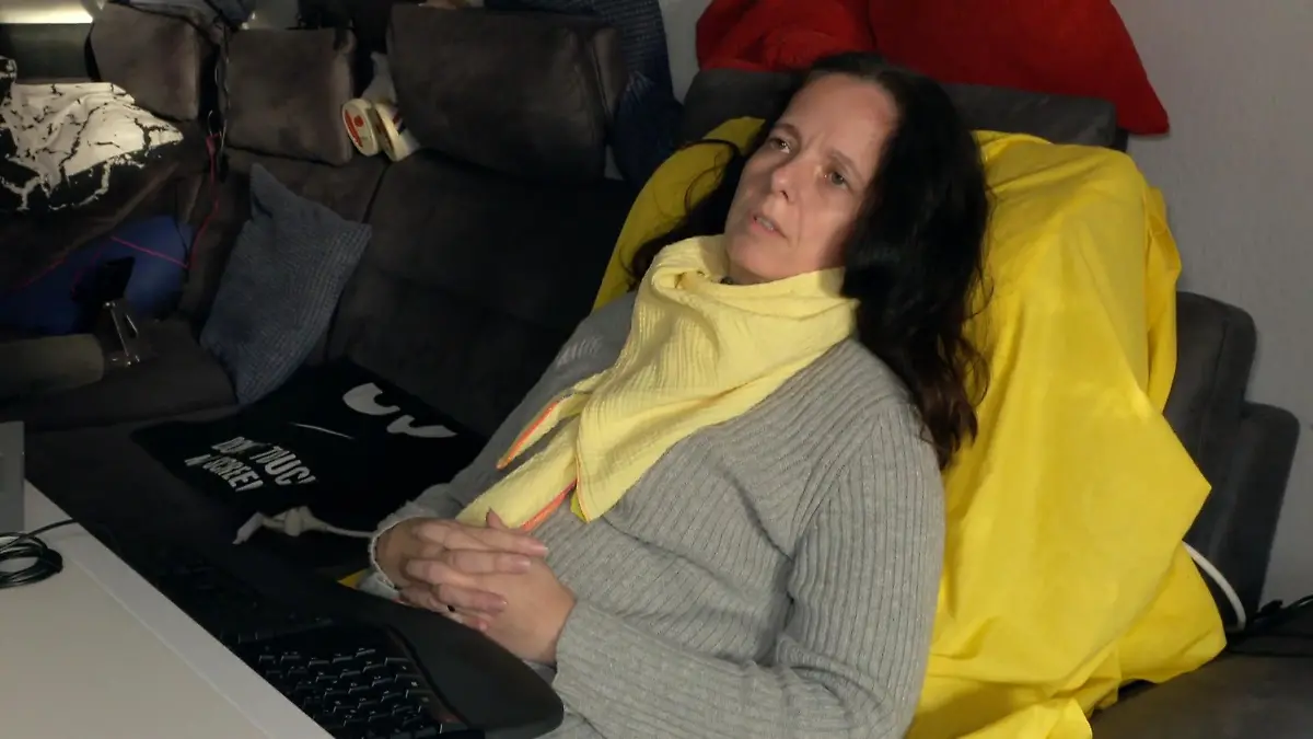 ME/CFS-Patientin Sabine (44) zahlt tausende Euro für ihre Behandlung Millionen Menschen auf sich allein gestellt