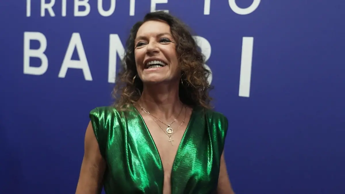 Plötzlich Oma! Christine Neubauer strahlt bis über beide Ohren Nach Versöhnung mit Sohn Lambert total happy