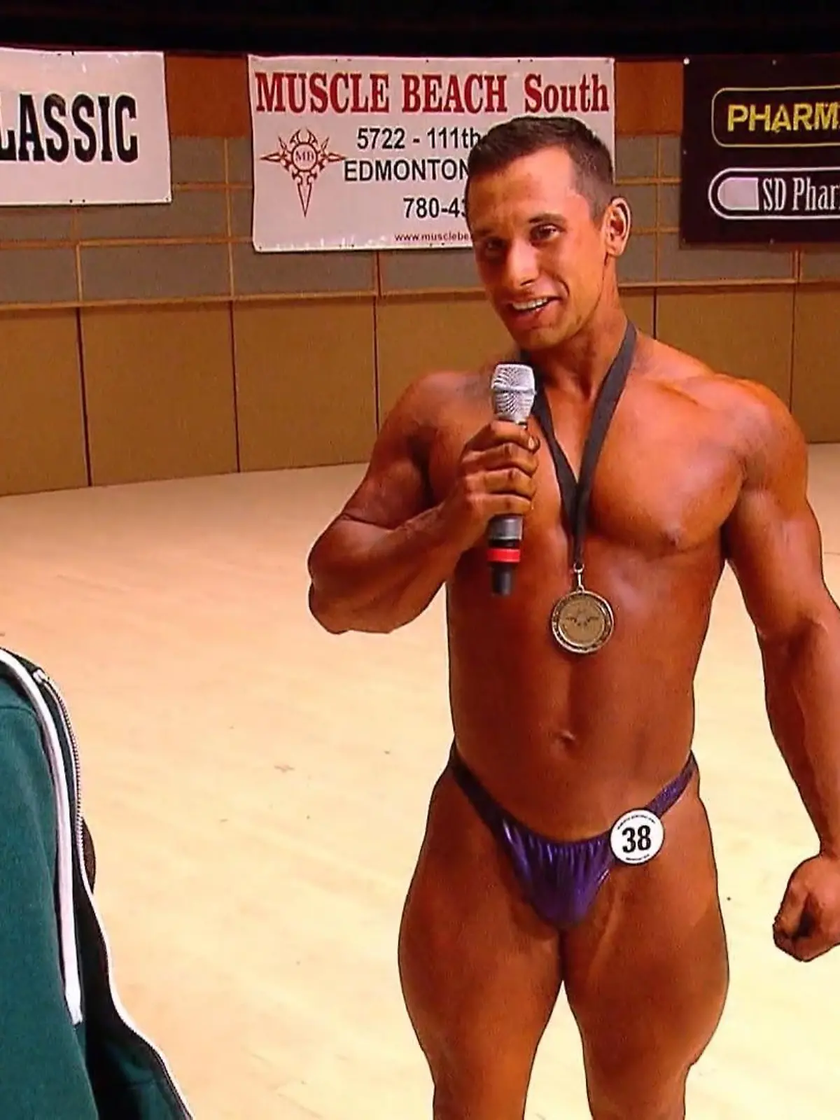 Bild zu: "Alex zittert vor dem großen Antrag"