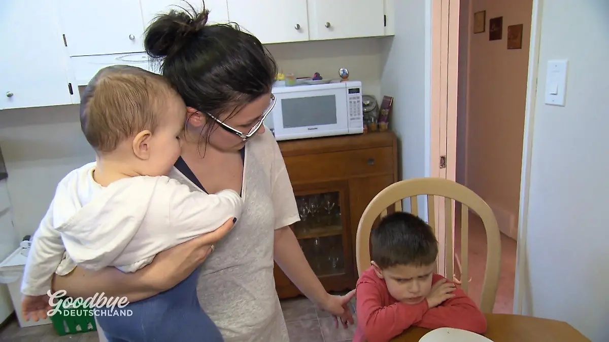 Stephans Job ist eine Belastung Corinna ist mit den Kindern allein