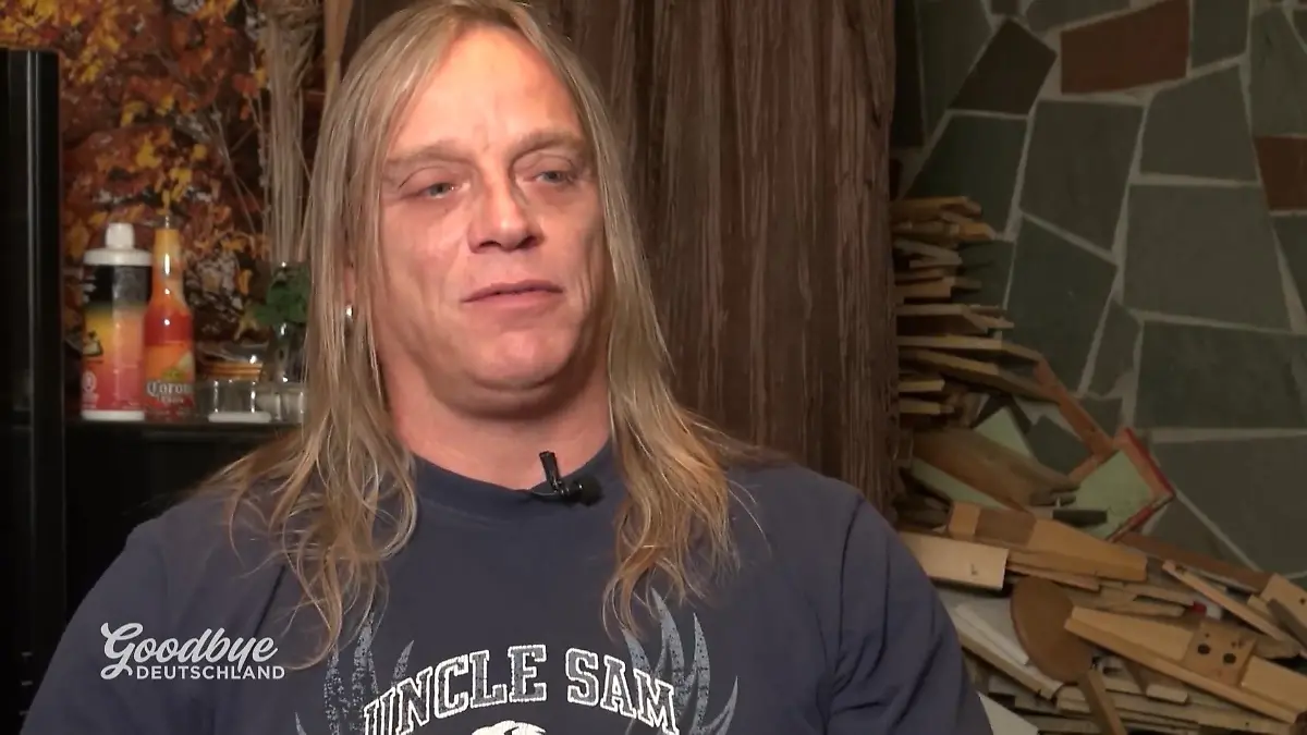 Peters Schulden bereiten ihm Sorgen Lyne unterstützt ihn