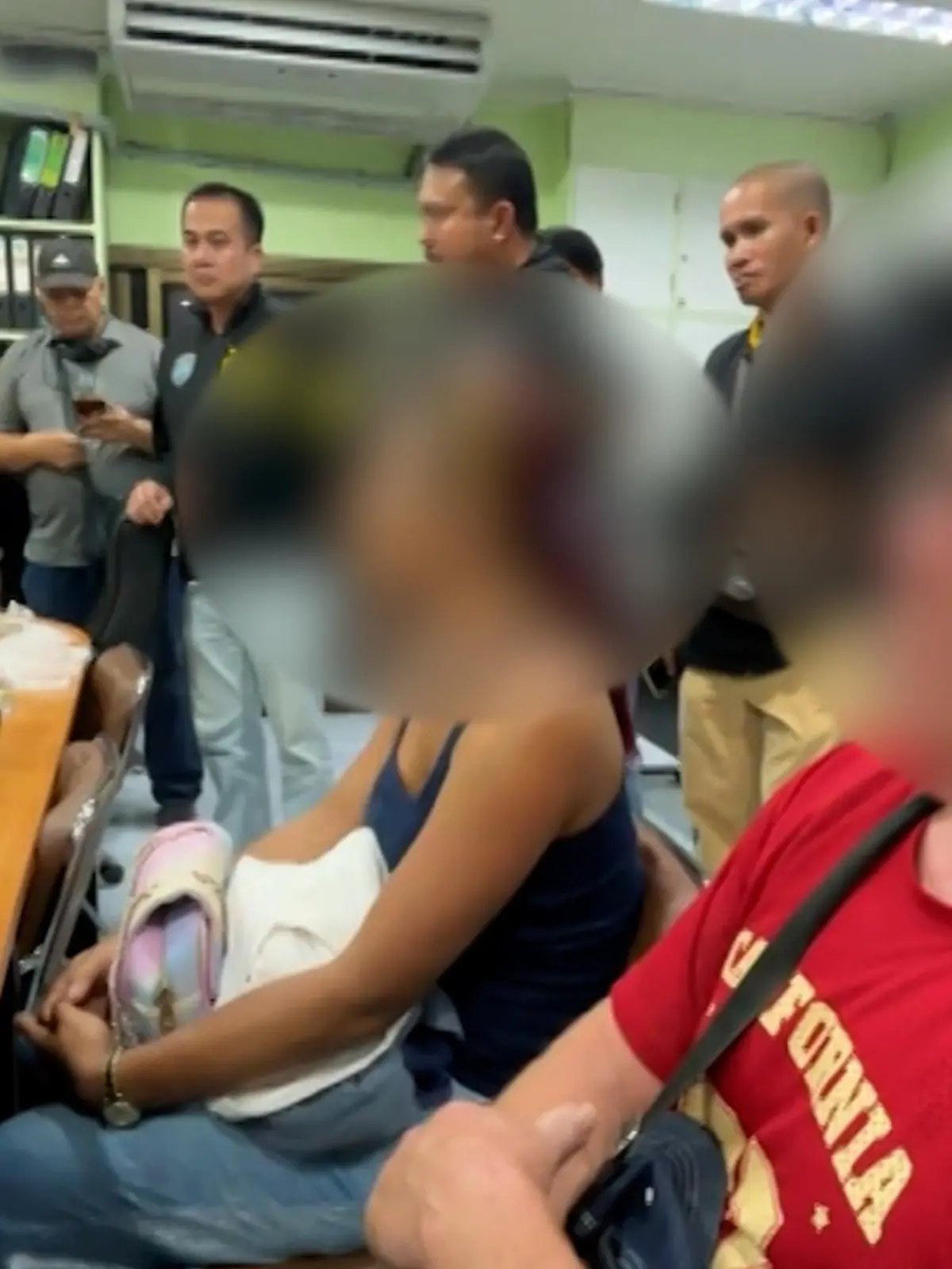 Bild zu: "Verhaftet wegen Sex-Shop! Pärchen schaltet unbefriedigende Werbung"