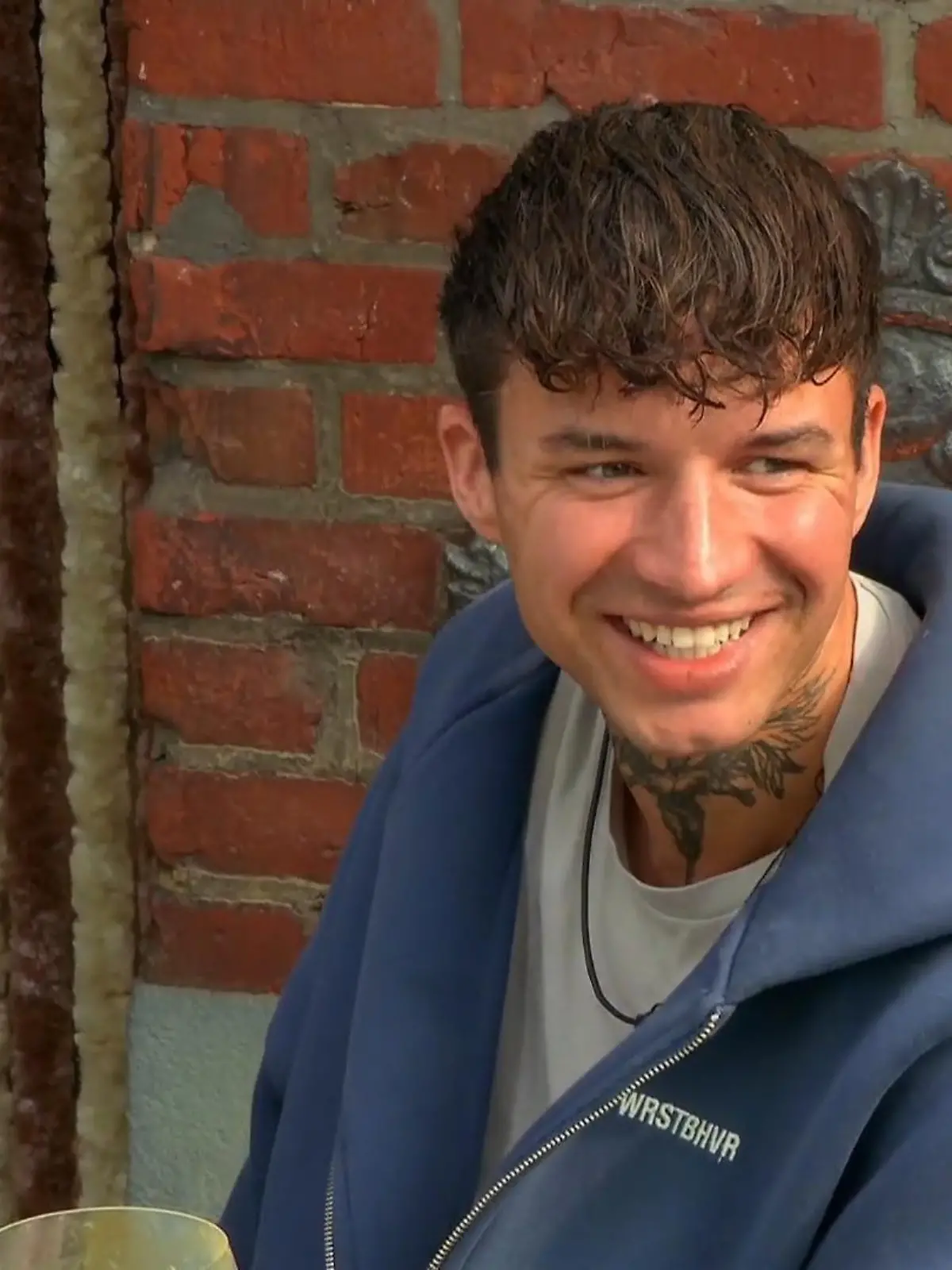 Bild zu: "Micha lacht den Stress mit Edda einfach weg"