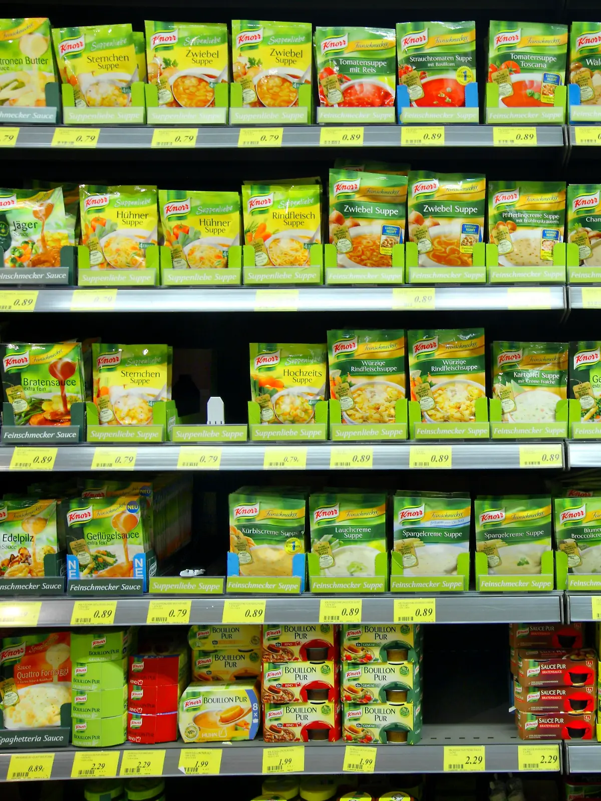 Knorr-Tütensuppen und Gewürzmischungen sind in fast jeder Küche zu finden.