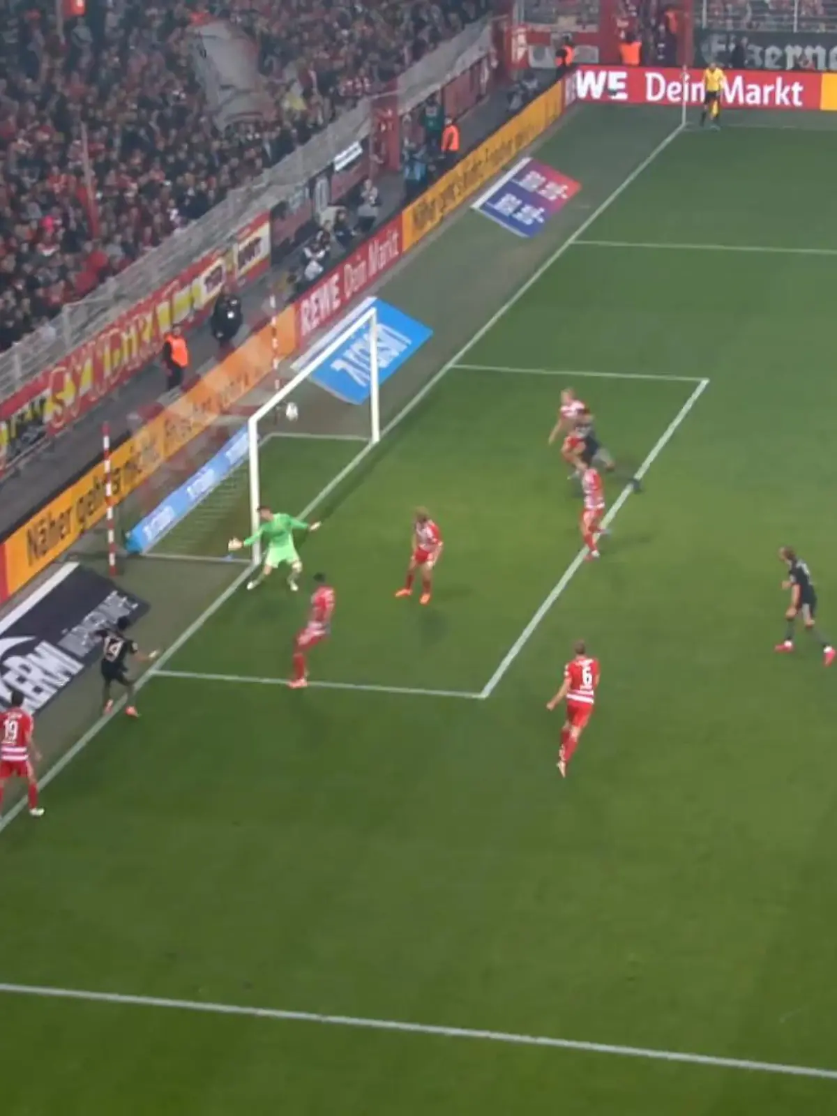 Bild zu: "Bayern jubelt über Luis Díaz' Traum-Tor – „Wir haben diesen Moment gebraucht“"