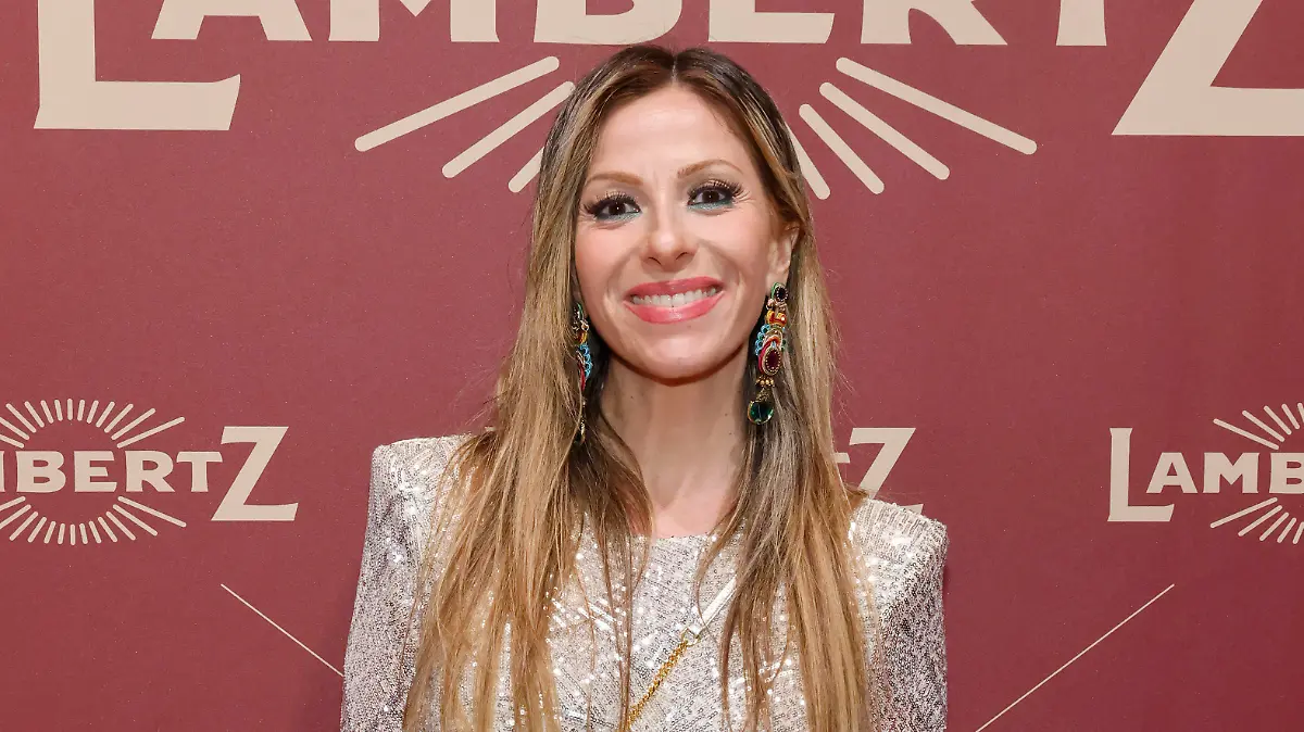 Moderatorin Gülcan Kamps bei der Lambertz Monday Night 2024 im Alten Wartesaal in Köln