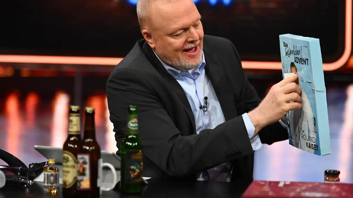 Im Dezember 2025 gibt es auch einen Adventskalender von Schlager-Star Roland Kaiser. Was Stefan Raab dort wohl im 24. Türchen findet?