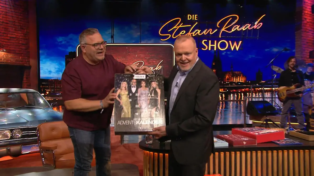 Stefan und Elton nehmen Adventskalender in die Mangel In „Die Stefan Raab Show” wird es besinnlich