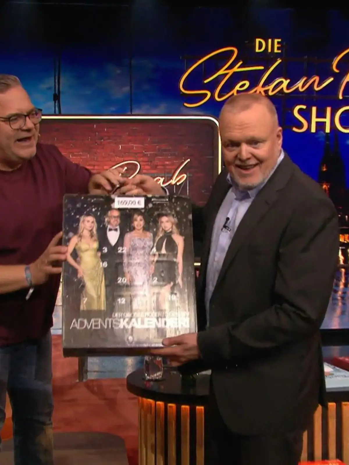 Bild zu: "Stefan und Elton nehmen Adventskalender in die Mangel"