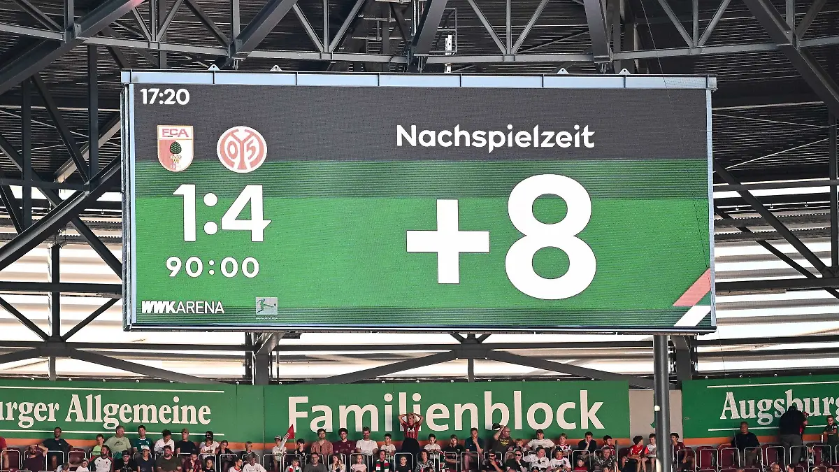 Die Nachspielzeit soll demnächst auf der Anzeigetafel mitlaufen. (Archivfoto)