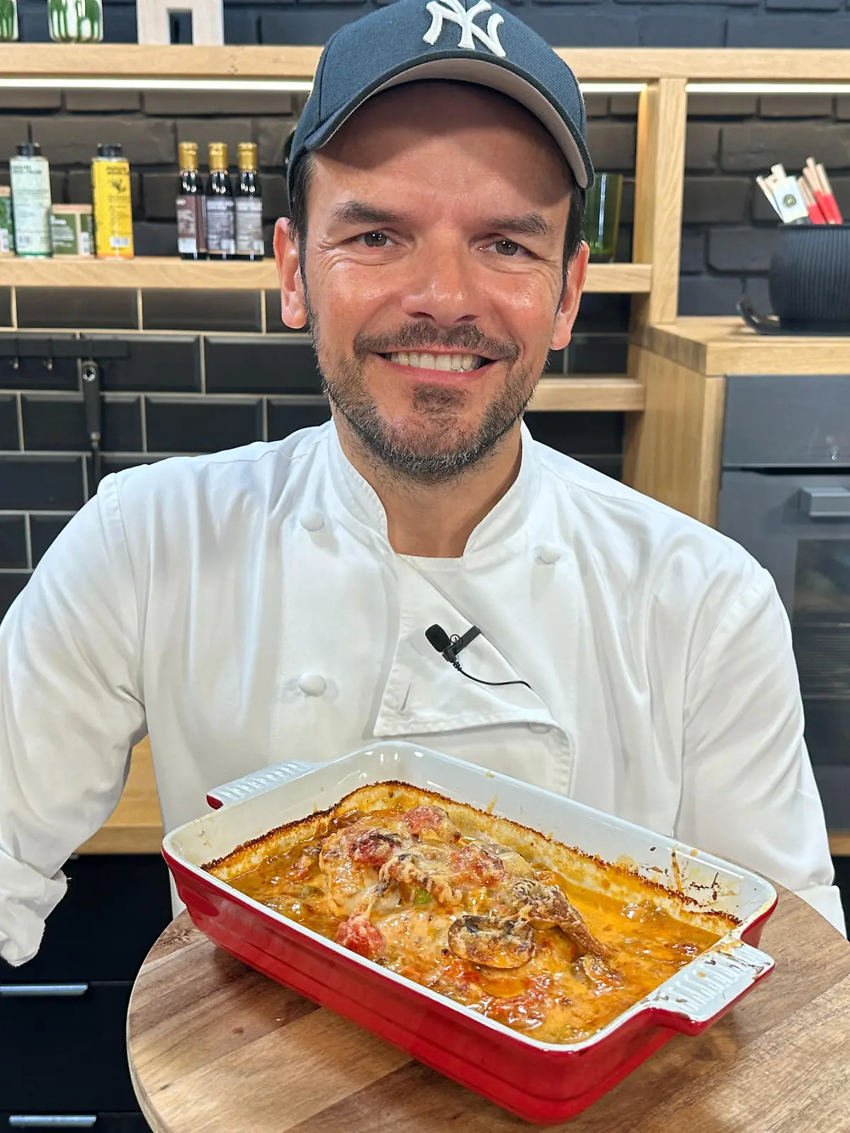 Bild zu: "Leckerei aus dem Ofen! Hähnchen-Parmesan-Traum mit Champignons"