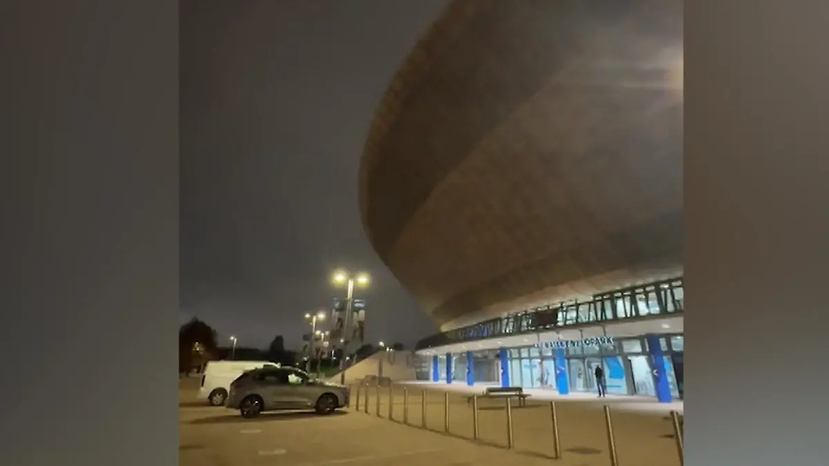 Stinkt das zum Himmel? Stadion zündet Furz-Feuerwerk Ungewöhnliche Klänge in London