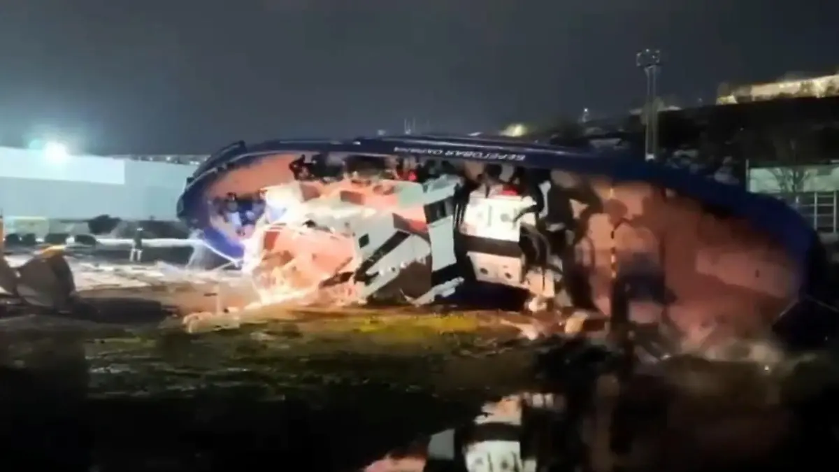 Schiff der Küstenwache kippt plötzlich um – Besatzung noch an Bord! Reparatur geht schief