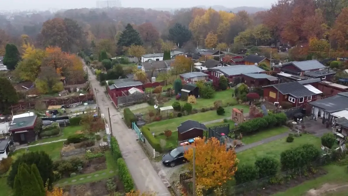 In der Kleingartenanlage in Hamburg-Marmstorf stehen richtige Häuser, doch ihre Bewohner müssen vielleicht für immer raus.