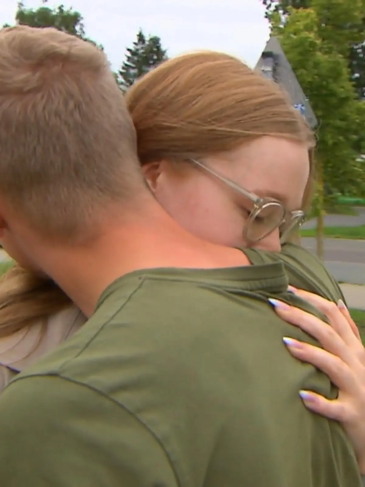 Bild zu: "Christopher holt seine Pauline endlich ab"