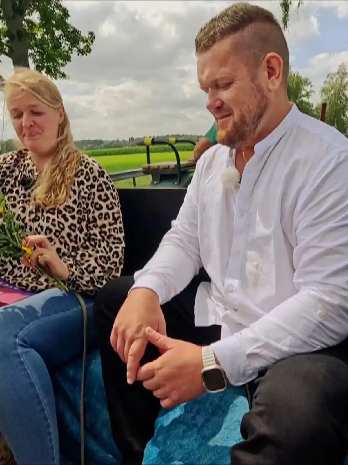 Bild zu: "Erstes Beschnuppern auf dem Traktor"